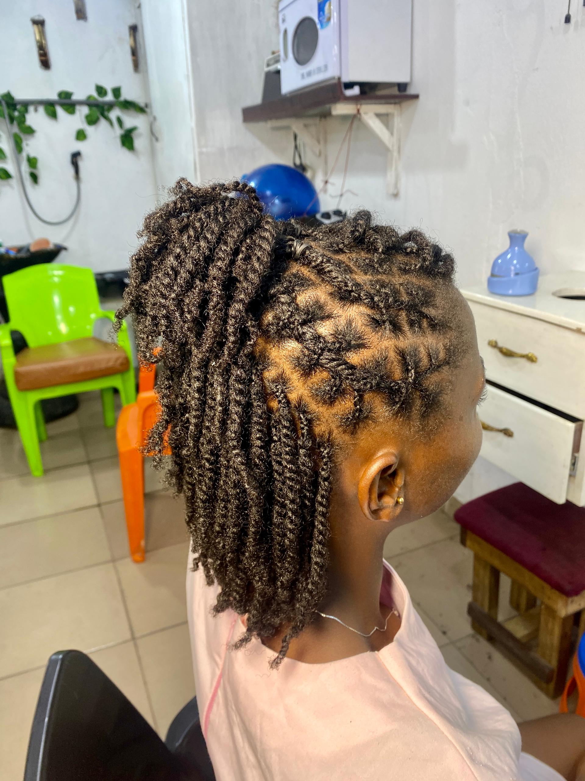 Naturale May hairstyle
